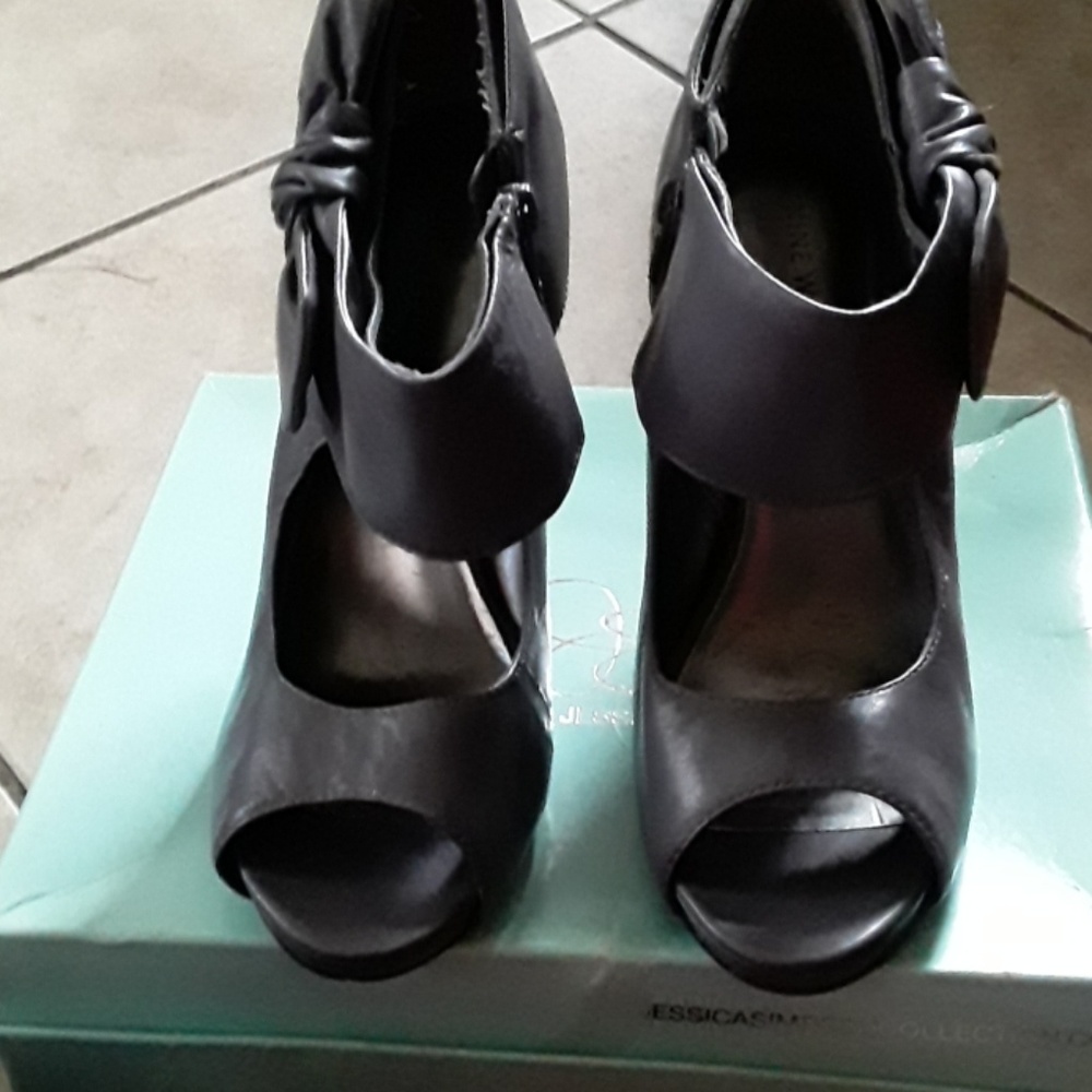 Smoke gray 10 I ch heels